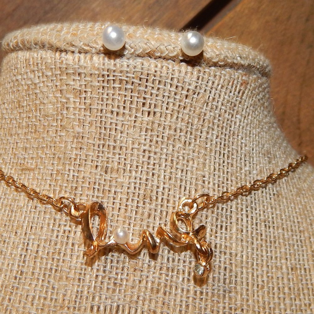 <3  Cursive "Love" w/Pearl for "O" Necklace  <3 - Picture 5 of 7